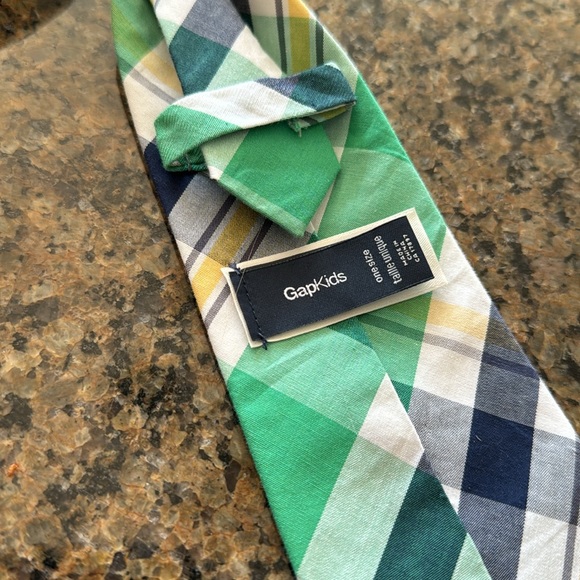 GAP tie - Picture 4 of 4